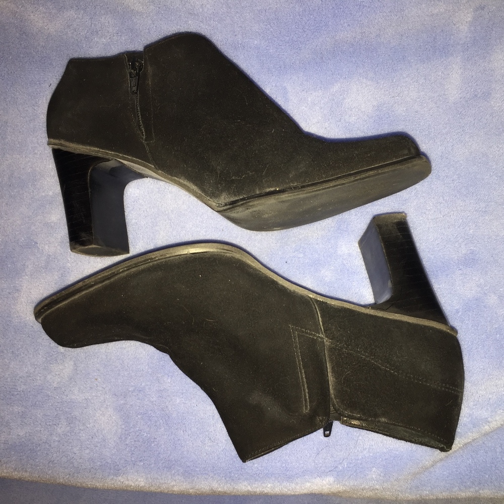 Hillard & Hanson Suede Booties